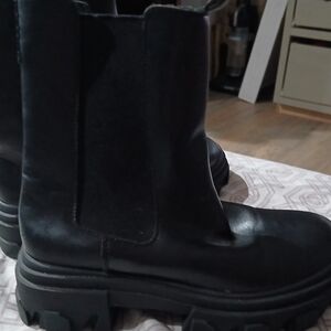 Women's dream pairs black combat boot  size 6